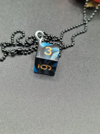Collana D&D Dado D6 con catena nera