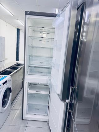 Nevera Whirlpool plateada