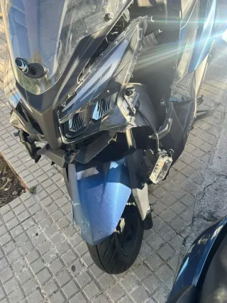 Moto Scooter Azul y Negra