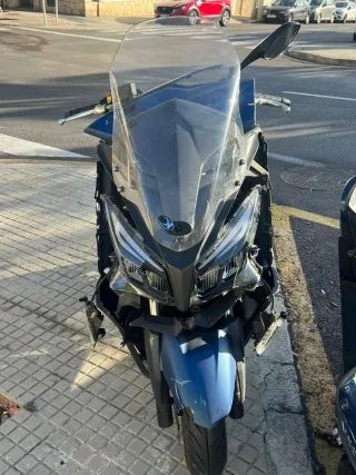 Moto Scooter Azul y Negra