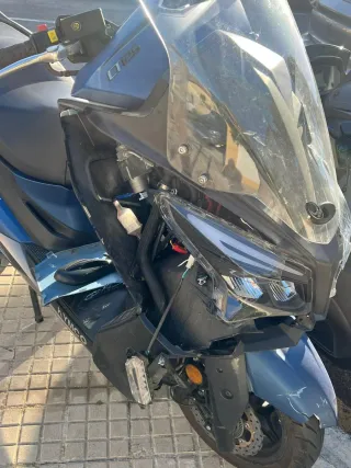 Moto Scooter Azul y Negra