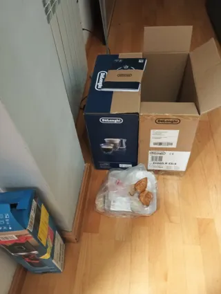 Cafetera delongui dedica roja nueva