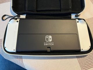 Nintendo Switch OLED con molti giochi