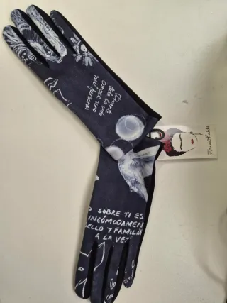 Gorro, guantes y mochila saco Frida Kahlo