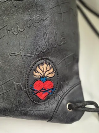 Gorro, guantes y mochila saco Frida Kahlo