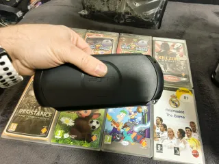 Console Sony PSP Nera + 8 Giochi