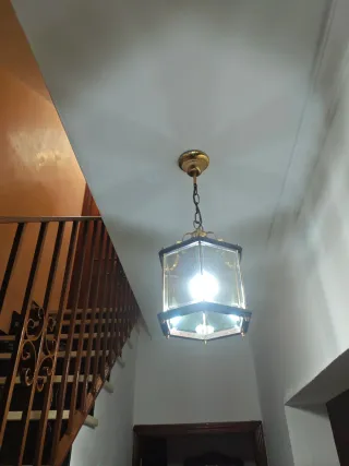 Lámpara colgante de cristal y metal