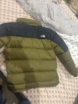 Chaqueta The North Face verde y negra