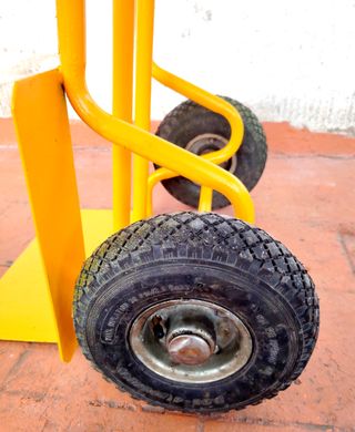 Carretilla manual amarilla