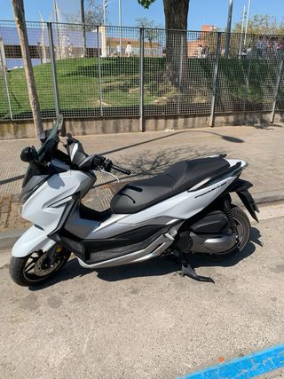 Honda Forza 300 Plata/Blanco