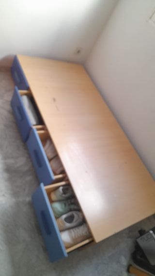 Base cama con cajones madera y plástico