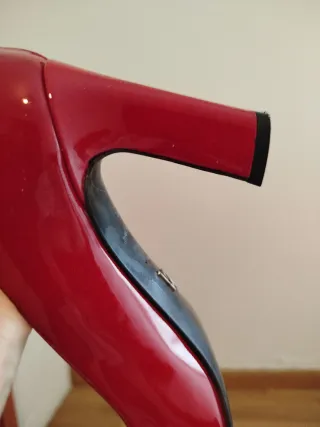 Zapatos de tacón rojos Latouche