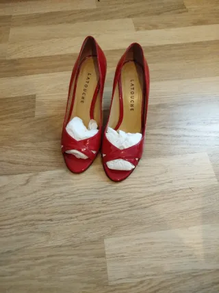 Zapatos de tacón rojos Latouche
