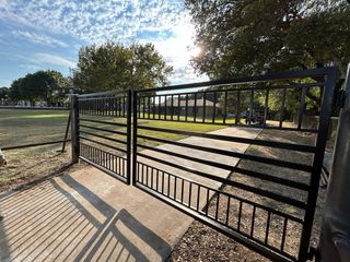 Portón corredizo, decoracion de metal