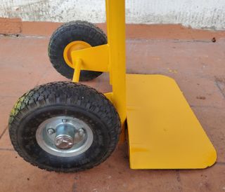 Carretilla manual amarilla
