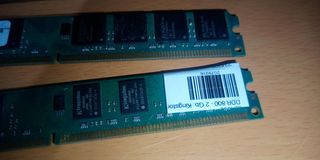 4 modulos 2GB DDR2 Kingston RAM