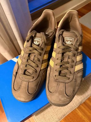 Zapatillas Adidas Gazelle Indoor Marrones y Dorada