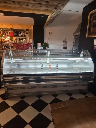 Lote: Máquina pollos asados y vitrina frigorífica