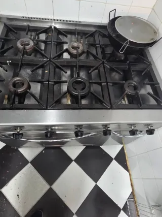 Lote: Máquina pollos asados y vitrina frigorífica