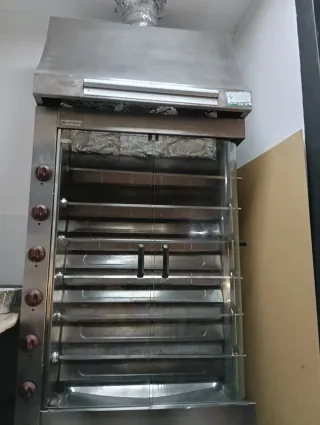 Lote: Máquina pollos asados y vitrina frigorífica