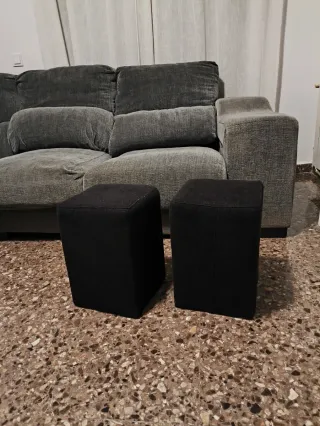 Sofá chaise longue gris.