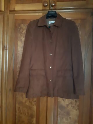 Chaqueta antelina marrón lavable