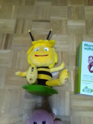 Lote 3 peluches infantiles y juego