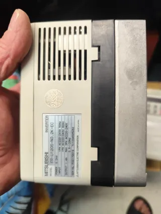 2 VariadoresFrecuencia Mitsubishi FR-U100