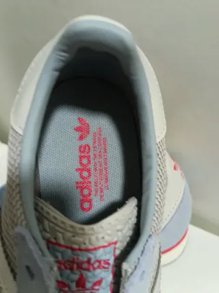 Zapatillas Adidas Grises y Rojas