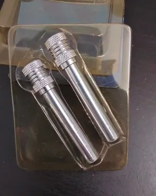 Tiradores de puerta metálicos