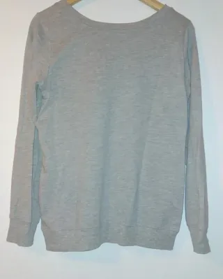 Jersey gris con dibujo de ardilla