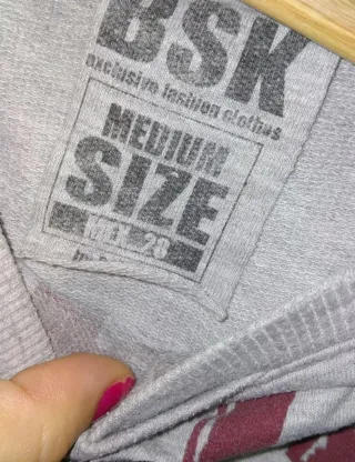 Jersey gris con dibujo de ardilla