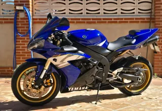 Yamaha R1 2004 Azul y Dorado