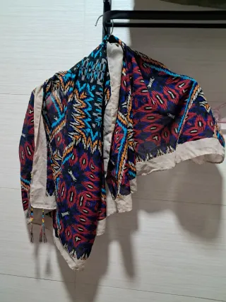 Pañuelo Maxi Étnico con Abalorios y Borlas 104x107