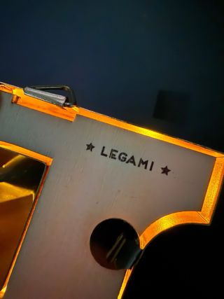 Lettera luminosa F color oro