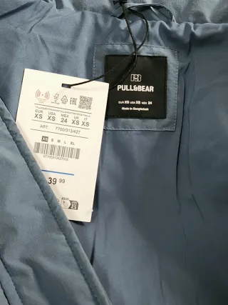 Chaqueta Bomber Acolchada Pull&Bear Azul Claro.