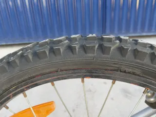 Bicicleta infantil plateada