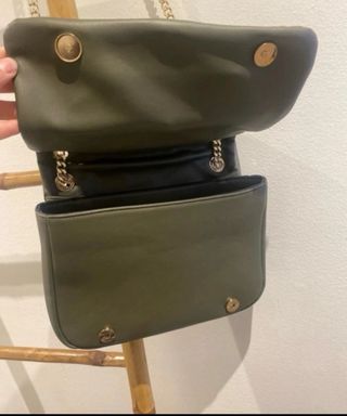 Bolso Parfois verde acolchado cadena