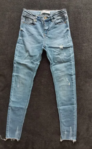 Se vende ropa variada