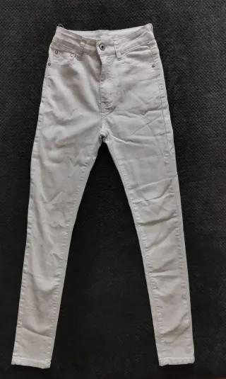 Se vende ropa variada