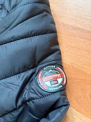 Abrigo tipo plumasGeographical Norway Negro