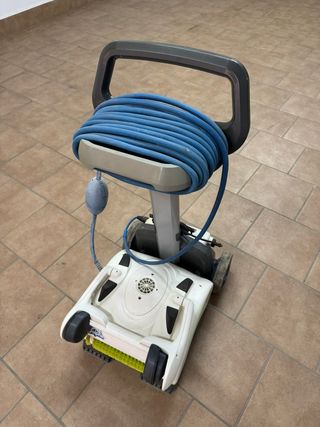 Dolphin Triton limpiafondos piscina profesional
