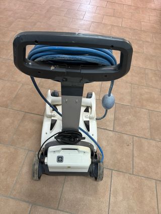 Dolphin Triton limpiafondos piscina profesional