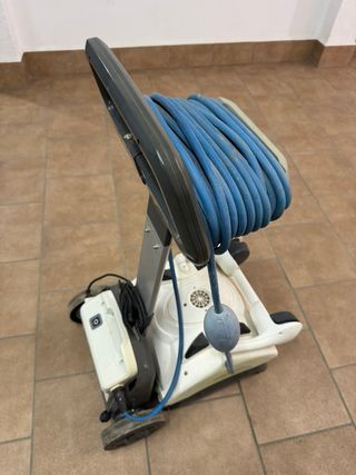 Dolphin Triton limpiafondos piscina profesional