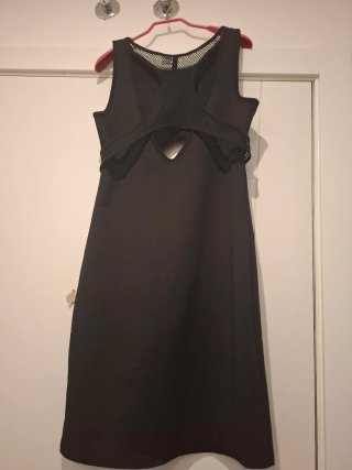 Vestido midi negro sin etiqueta