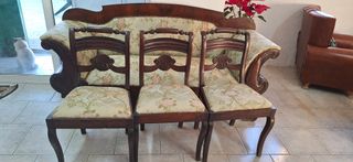 Sofá antiguo y 3 sillas