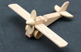 Avión de madera artesanal