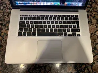 MacBook Pro 15 i7 - Pantalla Rota