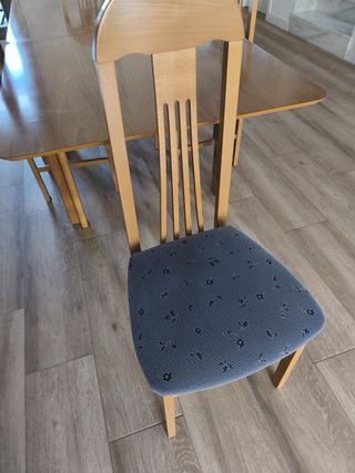 Conjunto mesa roble 90x90 extensible y 4 sillas