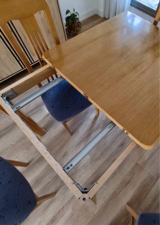 Conjunto mesa roble 90x90 extensible y 4 sillas